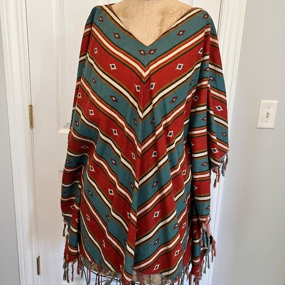 Ryan Michael, Western Cowgirl Poncho Fringe, Rodeo, Festival, Like New! - Picture 3 of 6